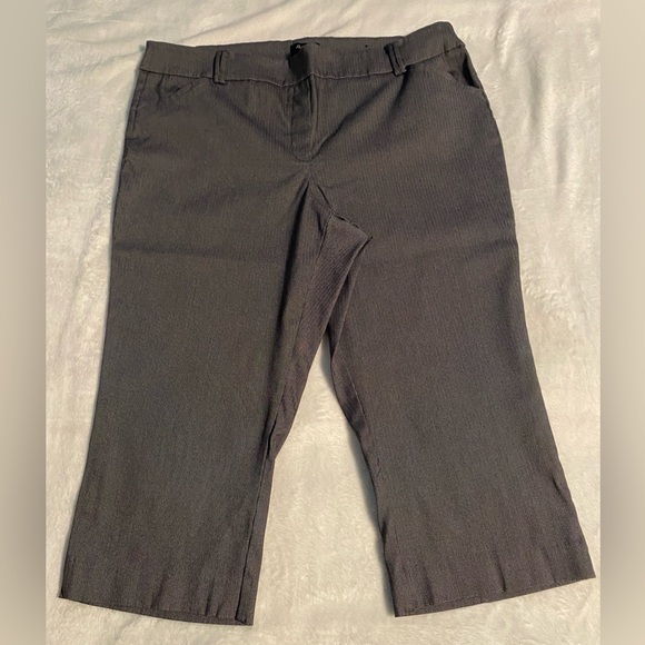 Reitmans Iconic Capris, Size 22 Regular - Picture 1 of 6